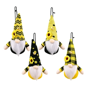 Lot de quatre gnomes en peluche abeille et tournesol avec chapeaux tricotés et barbes blanches