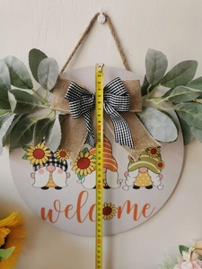 Measurement of 30cm welcome gnome sunflower wreath with burlap bow and greenery