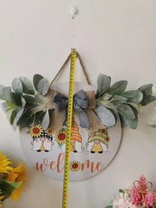 30cm wooden sunflower welcome sign featuring cute gnomes and a black-white plaid bow