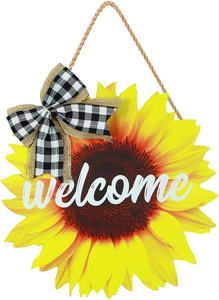 Détail de la plaque de bienvenue tournesol en bois avec nœud en toile de jute et ruban