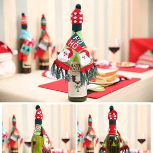 Décoration de bouteille de Noël avec écharpe Père Noël tricotée et bonnet rouge