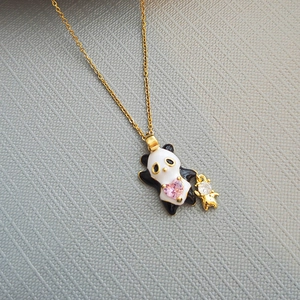 Collana con ciondolo panda carino con gemma a cuore rosa e catena dorata da donna