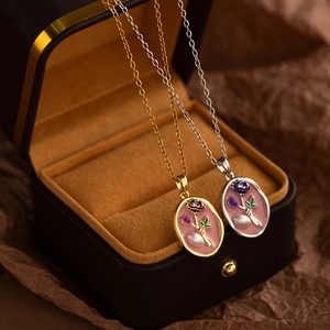 French Retro Oval Pendant Necklace Titanium Steel Enamel Purple Rose Artificial Pearl Flower Clavicle Chain For Women Elegant