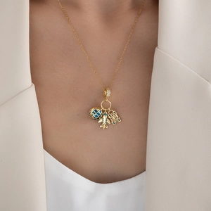 Collier pour femme avec pendentifs avion et globe terrestre avec zircons en or