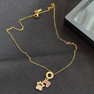 Collier exquis en or avec pendentif coeur en zircon coloré et patte de chat pour femme