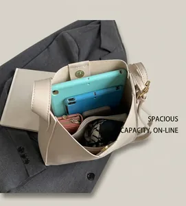 Grand sac cabas blanc cassé avec intérieur spacieux pour tablette et effets