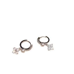 Elegant silver earrings with round pearls and four-leaf clover zircon pendants