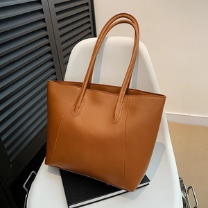 Grand sac cabas marron en similicuir de qualité avec de longues anses d'épaule