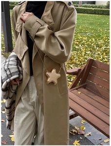 Sac bandoulière chic en forme d'étoile avec perles et fine bandoulière en chaîne dorée