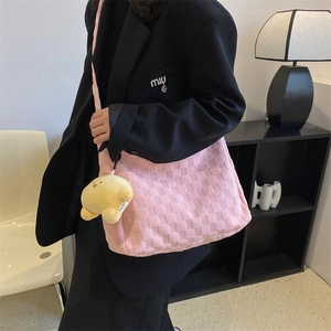 Pink large capacity woven tote bag with checkered texture and yellow bear charm