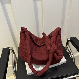 Quilted tote bag in burgundy nylon with knot shoulder strap and heart pattern stitching