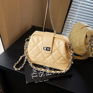 Sac à Épaule Femme Matelassé avec Chaîne Petit Cuir PU Sac Bandoulière Treillis en Losange avec Fermoir Tourniquet Argent