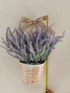Panier de lavande artificielle avec pot en métal rustique et nœud en toile de jute