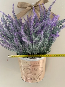 Détail d'une couronne de lavande avec mesure de largeur de 18cm pour décoration murale