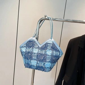 Sac cabas en jean patchwork de style vintage bleu avec bandoulière pour femme