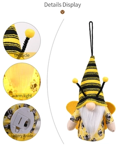 Dettagli dello gnomo ape di peluche con luce calda e vano batteria interno