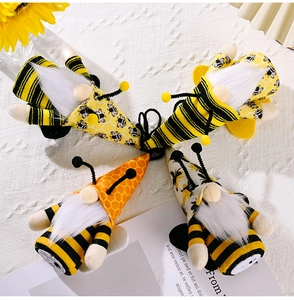 Set di quattro gnomi ape in peluche con cappelli a strisce e antenne per decorazioni