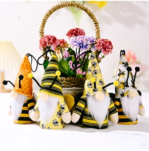Set di quattro gnomi di peluche a tema ape con strisce gialle e nere e antenne