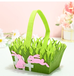 Detail der Oster-Geschenkkorb aus Filz mit grünem Grasrand und rosa Hasendekor