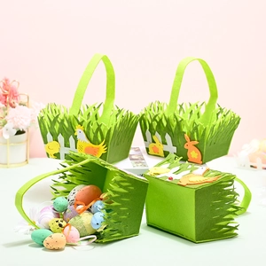 Paniers de Pâques en feutre avec herbe, poussins, lapins et œufs colorés décoratifs