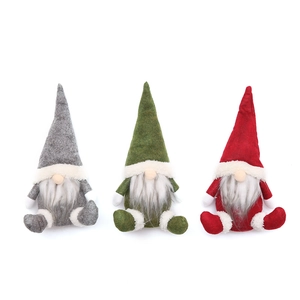 Set di tre gnomi natalizi rosso verde e grigio con lunghe barbe bianche decoro