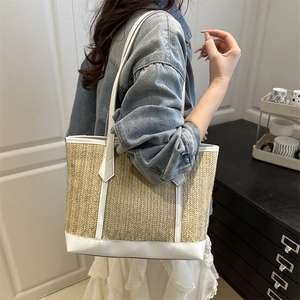 Sac fourre-tout élégant en paille tissée avec bordure et lanières en cuir blanc pour l'été