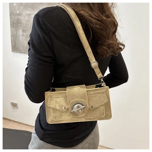 Sac à bandoulière kaki avec texture vintage et boucle métallique unique en forme de planète