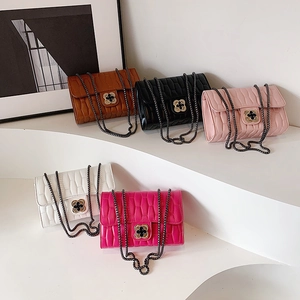 Quilted chain shoulder bag in five colors with clover metal buckle and crossbody strap