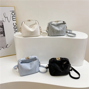 Women Pleated PU Leather Shoulder Bag Wrinkled Texture Crossbody Handbag Golden Clasp Trendy Ins Style Retro Minimalist
