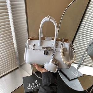Women Fashion PU Leather Shoulder Bag Artificial Pearl Chain Heart Pendant Handbag Classic Lock Design Commuter Daily Tote Bag