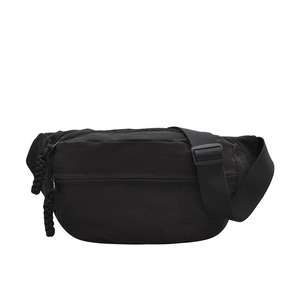 Sac de poitrine minimaliste en nylon noir avec sangle réglable et poches zippées doubles