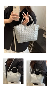 Détail du sac cabas tressé argenté en cuir PU métallisé avec bandoulière amovible