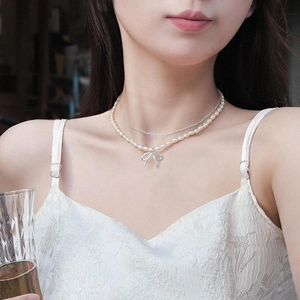 Doppellagige Kupfer Halskette Mit Schleifenanhänger Und Künstliche Perlenimitat Französischer Stil Eleganter Nischenschmuck Damen