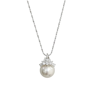 Collier élégant avec pendentif couronne en perle et chaîne torsadée argentée raffinée