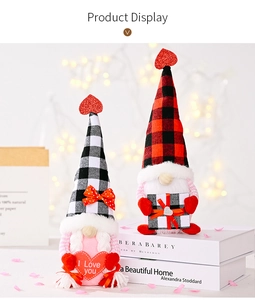 Détail de gnomes de la Saint-Valentin avec cœurs rouges et motifs à carreaux décor