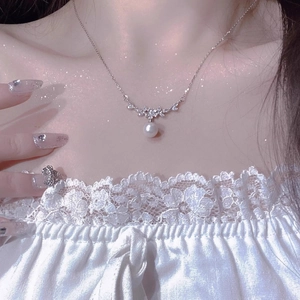 Blumen Künstliche Perlen Anhänger Halskette Kupfer Weiße Zirkonia Eingelegt Französisch Stil Schlüsselbein Kette Schmuck Damen