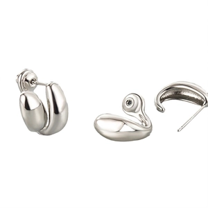 Orecchini minimalisti a doppio strato in argento con design fluido e finitura lucida