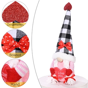Valentinstag Wichtel Plüschpuppe mit Karomuster-Hut und I Love You Herz Ornament