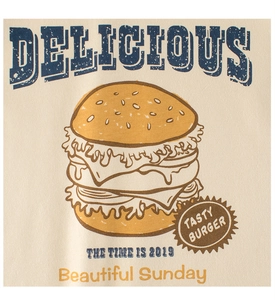 Detail eines Vintage-Burger-Prints auf einem cremefarbenen, weichen Langarm-T-Shirt