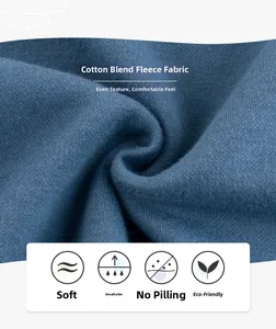 Détail macro de la doublure en polaire douce d'un sweat bleu en mélange de coton