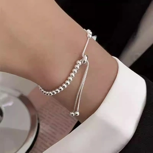 Bracciale regolabile con perle d'argento da donna con chiusura a coulisse minimalista
