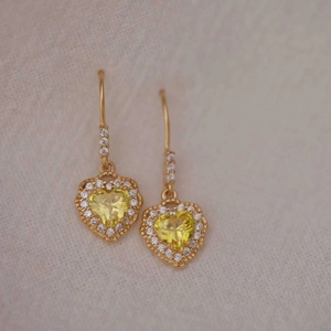French vintage heart-shaped drop earrings with yellow zircon and gold finish