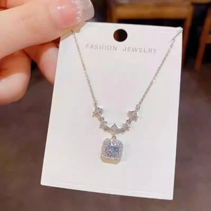 Elegante Quadratische Würfel Anhänger Halskette Kupfer Mit Zirkonia Koreanischer Stil Minimalistischer Schmuck Damen