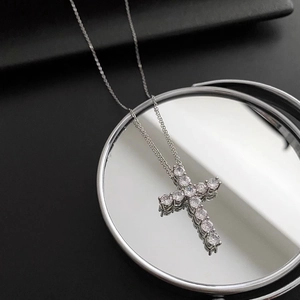 Collier Pendentif Croix Cuivre Plein Strass Bijoux Brillants Pour Femmes Chaîne De Clavicule Élégante Style Coréen
