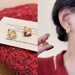 Boucles D'oreilles Huggie Cœur Double Face Émail Rouge Et Zircone Cuivre Plaqué Or Bijoux De Mode Exquis Pour Femmes