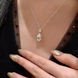 Elegant Teardrop Pendant Necklace Light Luxury Stainless Steel Chain Copper Zirconia Inlaid Water Drop Clavicle Chain For Women Simple Style Daily Jewelry