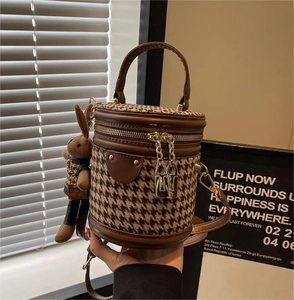 Vintage Houndstooth Bucket Bag For Women Fashion PU Leather Patchwork Cylindrical Handbag With Bunny Pendant Crossbody Bag