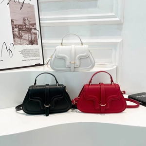 Damen Modische PU Leder Schultertasche Einzigartige Wellenkante Klappe Umhängetasche Quadratische Tasche Mit Einzelnem Griff Und Metallschnalle Einfarbig Nischen Design Street Style Alltagstasche