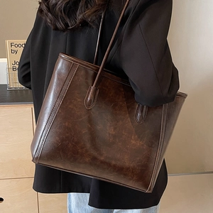 Retro deep brown oil wax leather tote bag with large capacity for women commuting