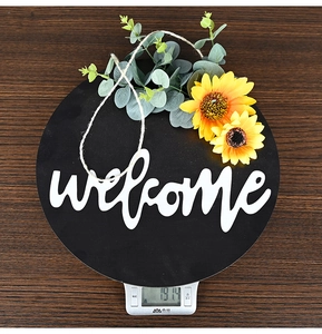 Weight display of sunflower wooden welcome sign showing 191.4g on a digital scale